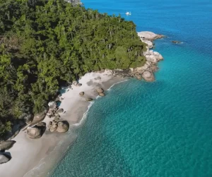 Ilha do Campeche reserva do passeio. Garanta seu lugar no passeio mais procurado de Florianópolis.