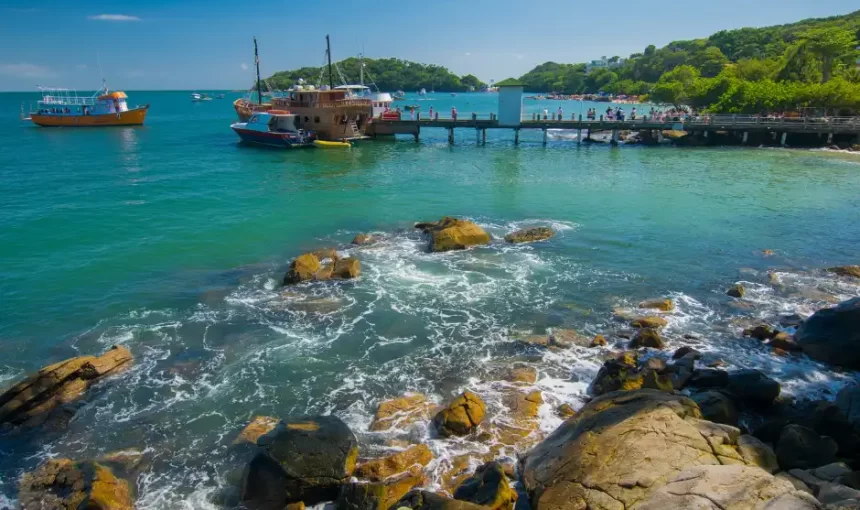 Praia de Bombinhas, Mariscal e Quatro Ilhas: excursão