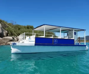 Passeio de Catamarã na Lagoa da Conceição até a Barra da Lagoa. Descubra Floripa de uma maneira que você nunca viu! INGRESSOS