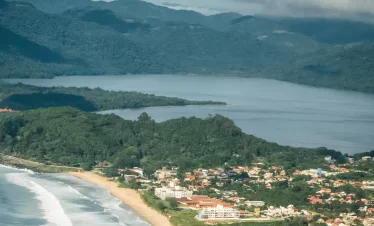 A Lagoa do Peri é super indicada para praticar Stand Up Paddle e Caiaque pois não tem ondulações. Passeio até Cachoeira.