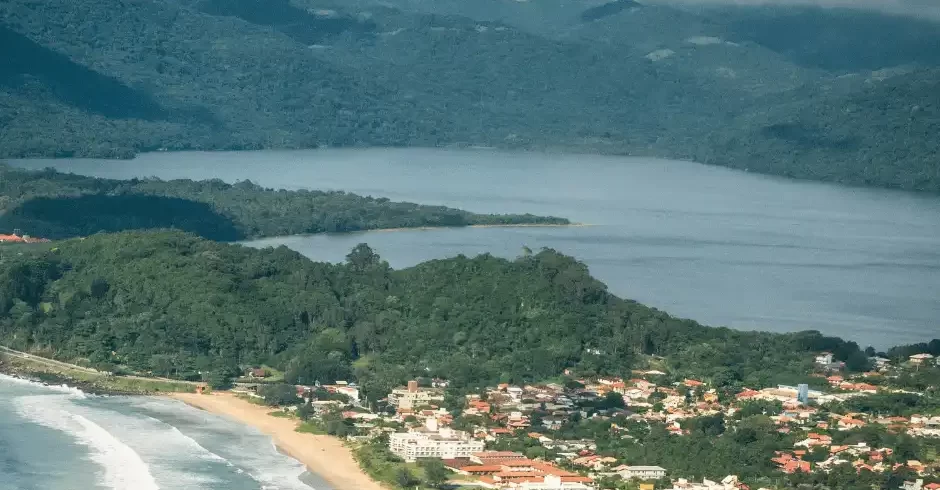 A Lagoa do Peri é super indicada para praticar Stand Up Paddle e Caiaque pois não tem ondulações. Passeio até Cachoeira.