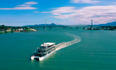 Catamarã Florianopolis embarque na Beiramar Norte