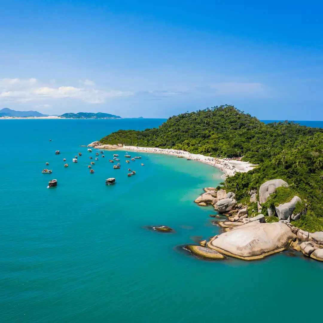 Florianópolis o que fazer: Passeio Ilha do Campeche, Barco Pirata Canasvieiras, Catamarã Floripa, City Tour toda Floripa, e muito mais....