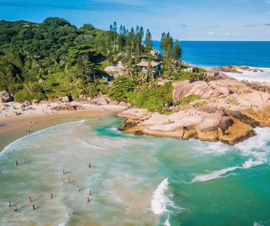 Descubra a beleza natural da Praia da Joaquina em Florianópolis: Um Paraíso entre as Ondas