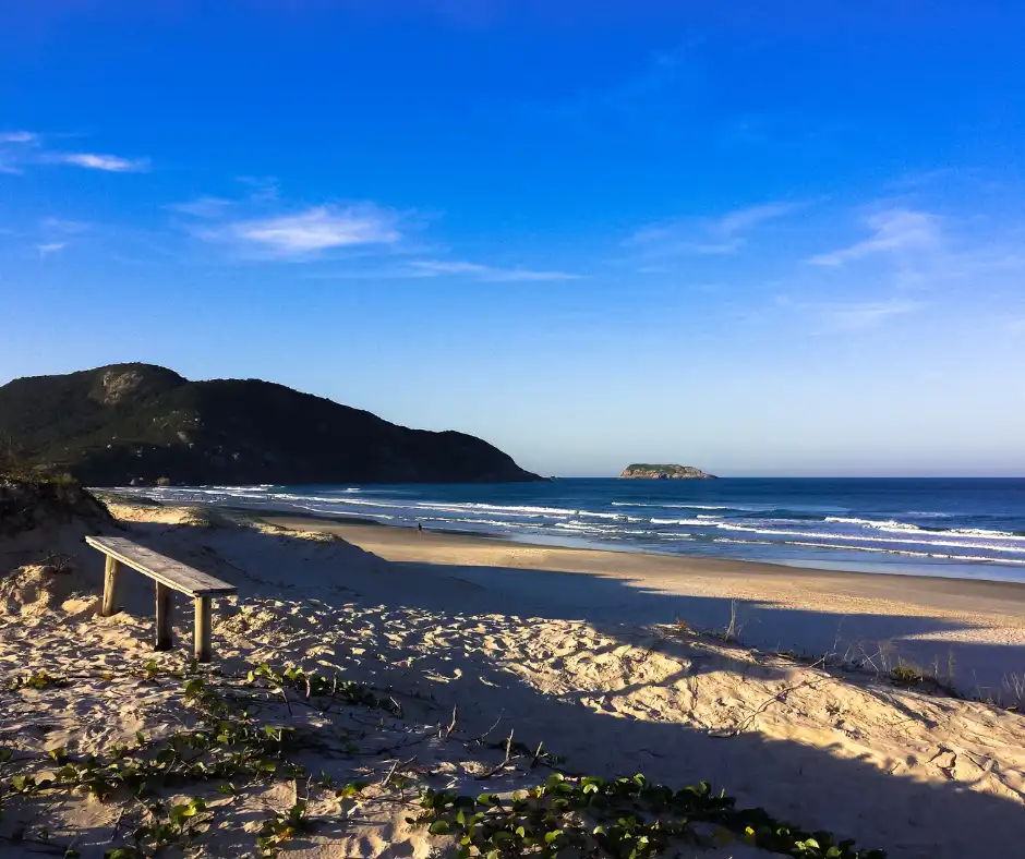 Praia do Santinho: Belezas Naturais e Ecologia em Harmonia