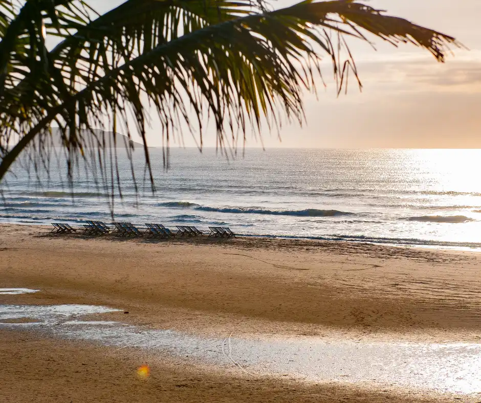 Praia do Santinho ideal para quem busca relaxar e conectar-se com a natureza e praticar esportes como o surf...